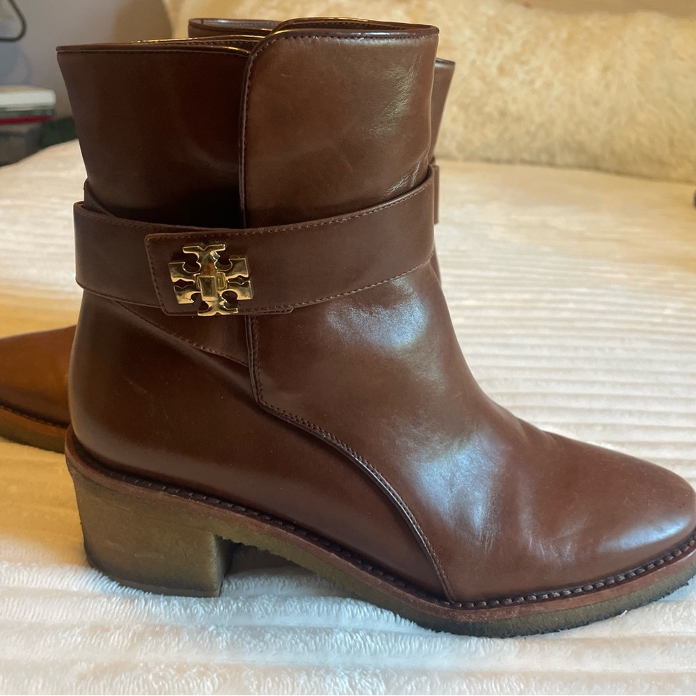 TORY BURCH- brown leather boots! 🤩👢Womens Size 9.5. Rare style!